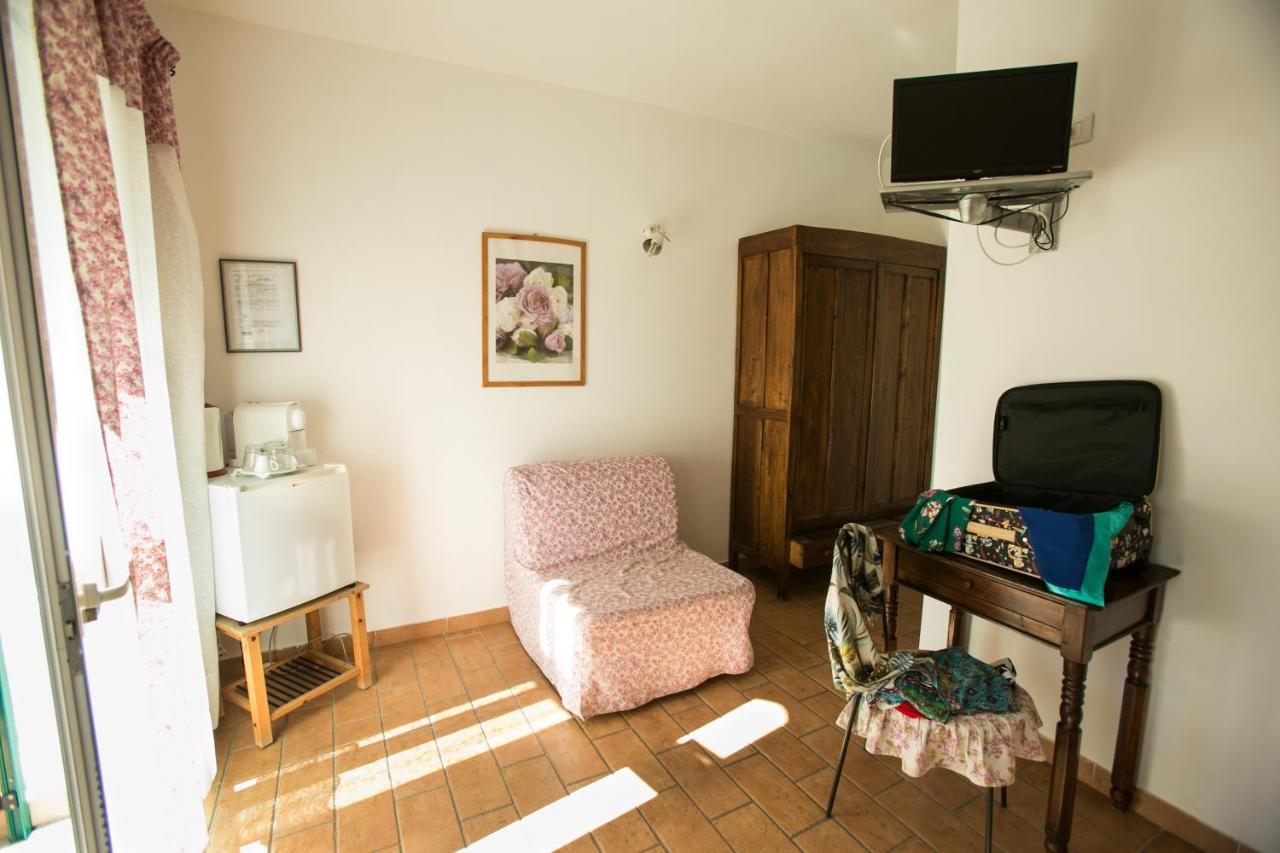 Le Raganelle Hotel Oneglia Eksteriør billede