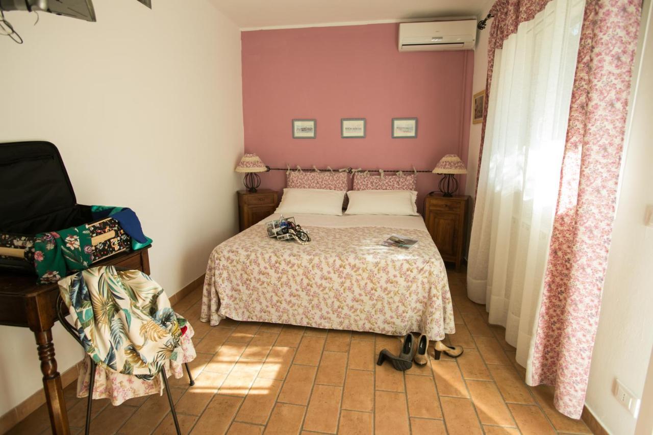 Le Raganelle Hotel Oneglia Eksteriør billede