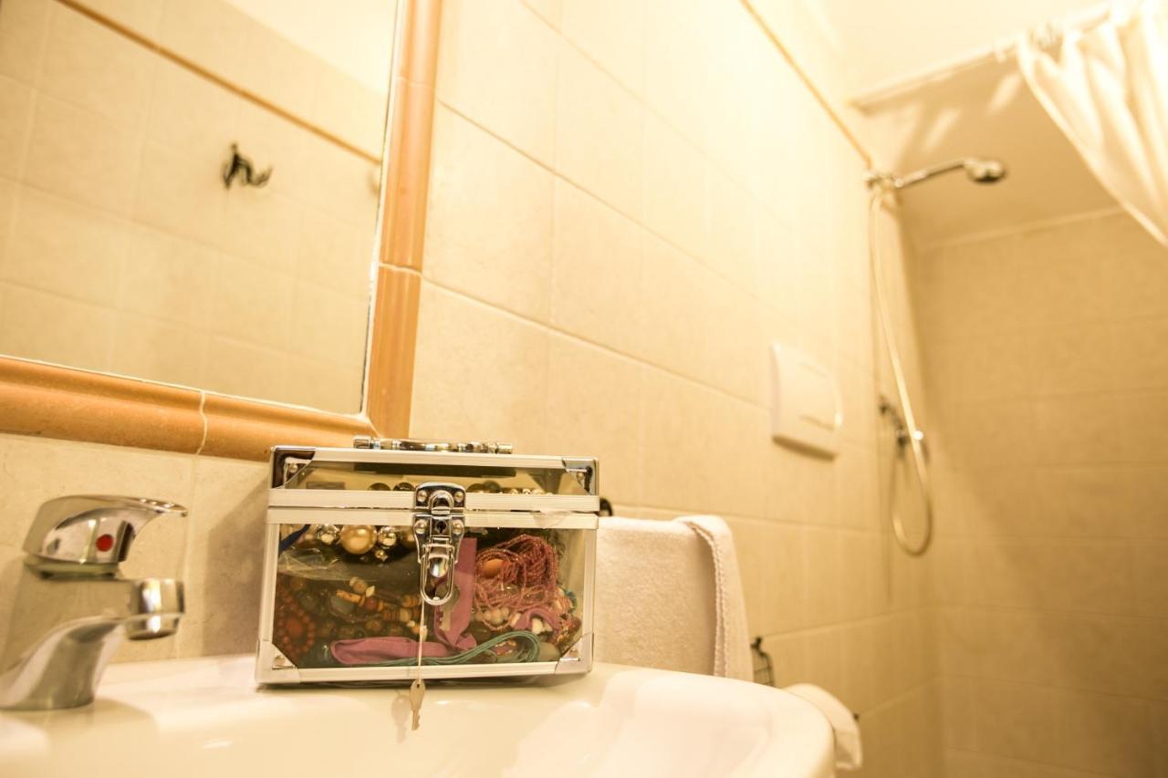 Le Raganelle Hotel Oneglia Eksteriør billede