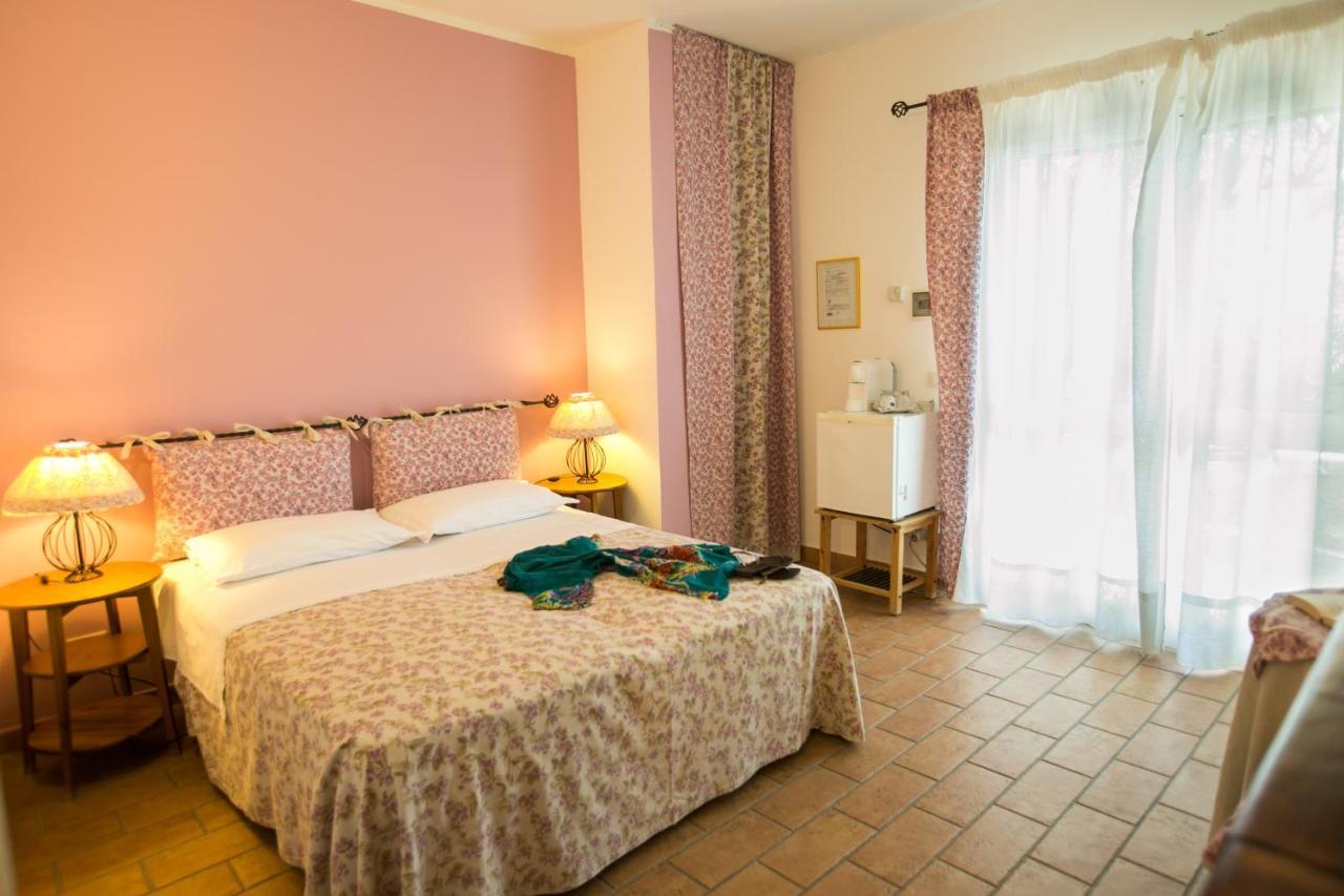 Le Raganelle Hotel Oneglia Eksteriør billede